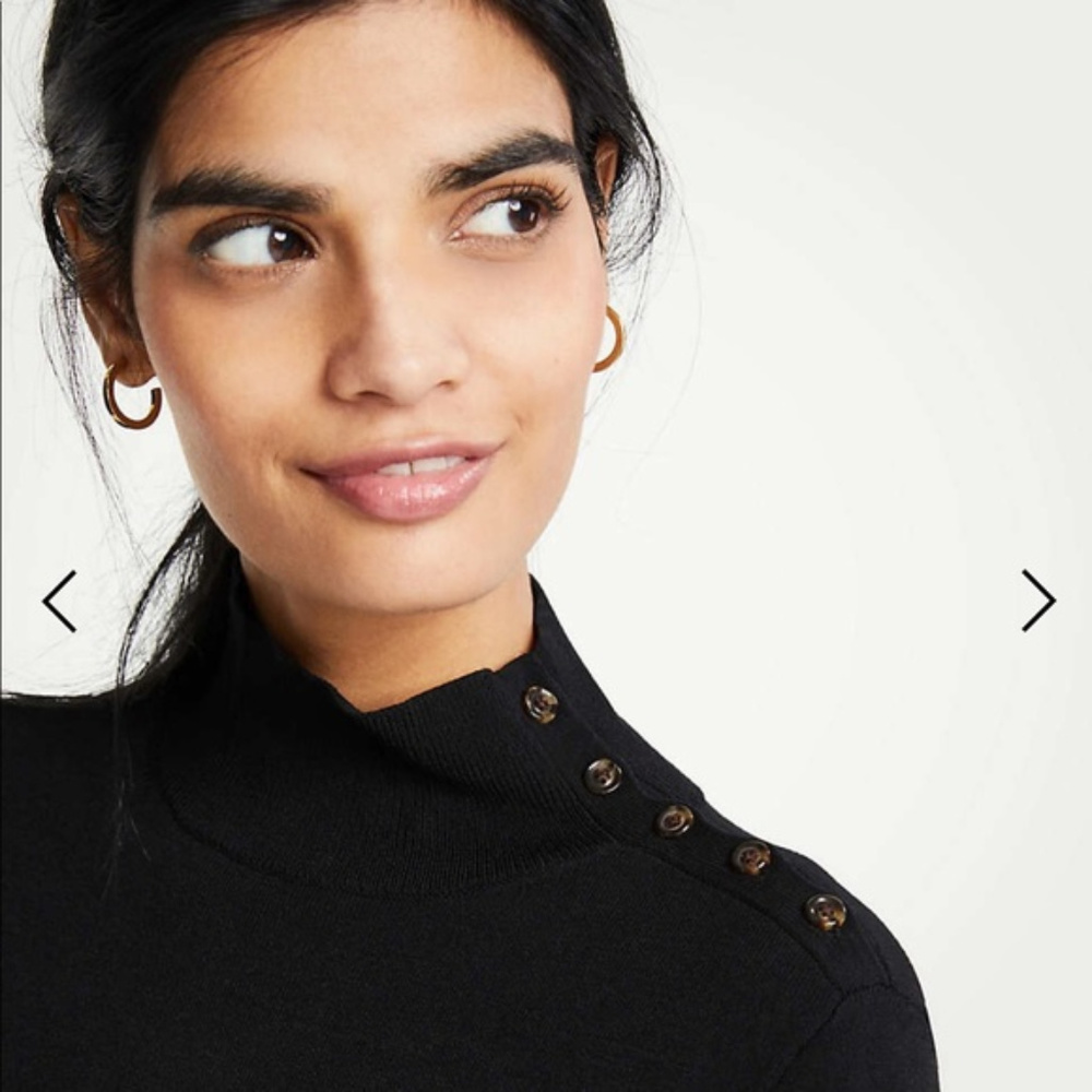 Ann Taylor Button Turtleneck sweater Size:Medium